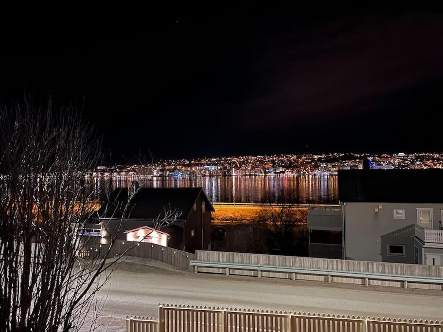 Sentralt Pa Fastlandet Og Gaavstand Til Alle Fasiliteter! Tromsdalen Экстерьер фото